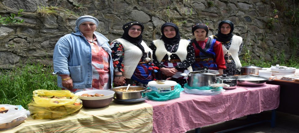 HEM yöresel yemek ikramı yaptı...